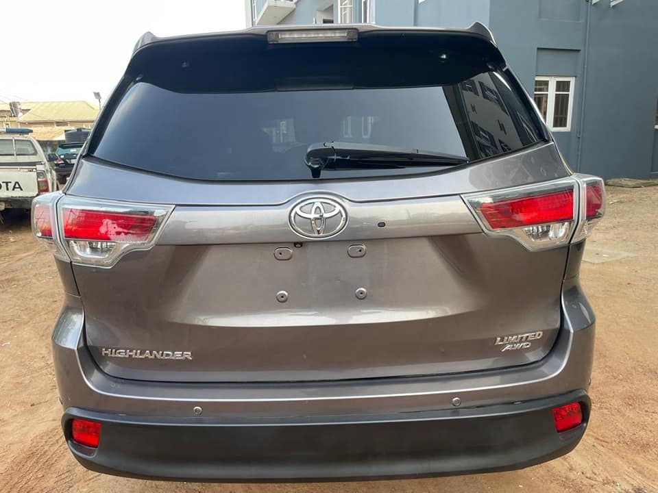 A picture of 2015model Highlander