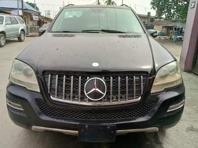 A picture of Mercedes ML350 06
