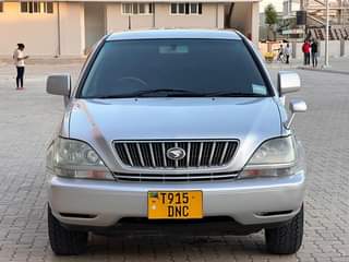 A picture of TOYOTA HARRIER OLD MODEL