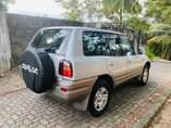 A picture of Rav 4 piga simu 0757378797
