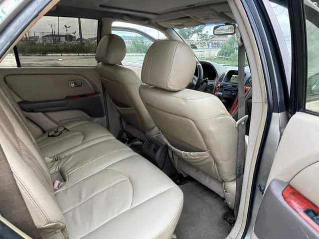 A picture of Few months registered 2003 Rx300 pure first body Tokunbo standard