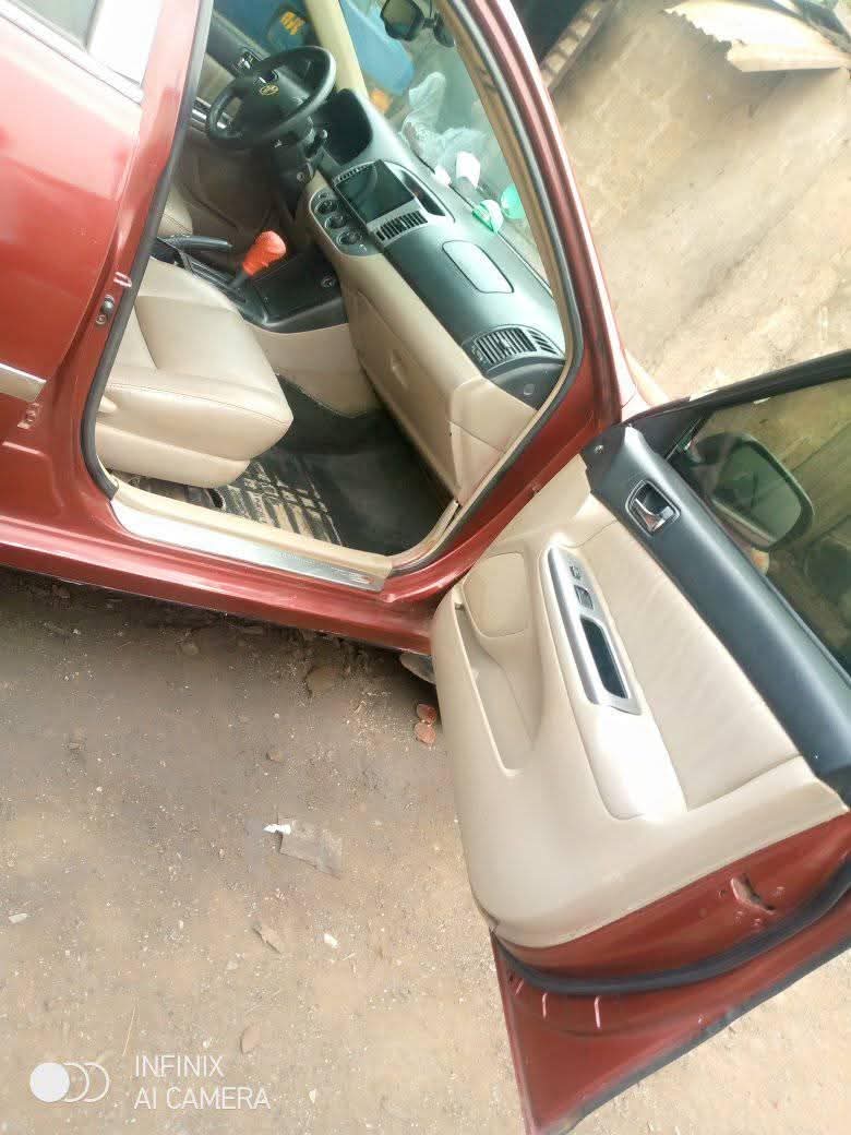 A picture of Toyota Camry v6