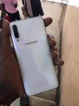 A picture of SAMSUNG A50
