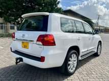 A picture of VX V8 DIESEL TSH MIL 135 TUPIGIE CHAAP 0657550550 0748481460