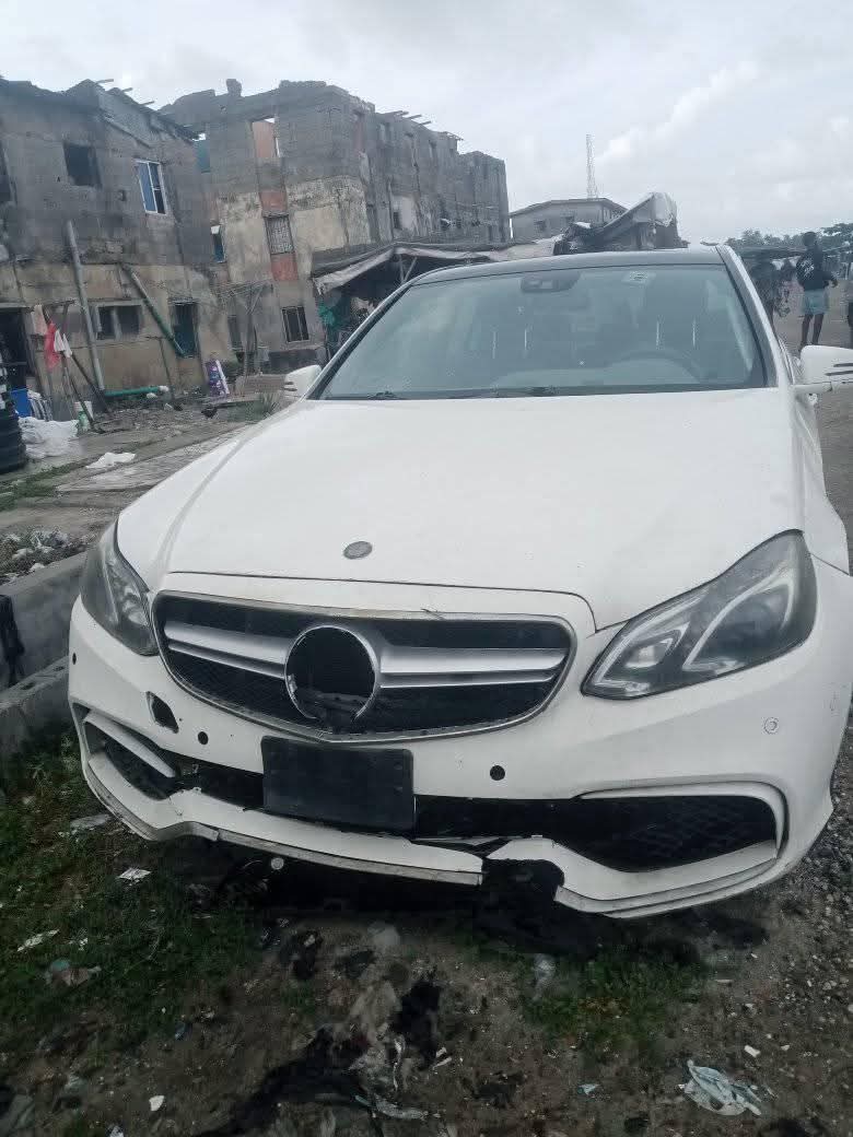 A picture of E350 benz 4mat