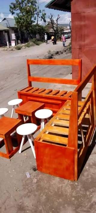 A picture of Sofa kali na za kisasa zinapatikana hapa