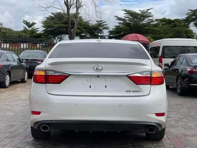 A picture of Lexus es350 2013 model