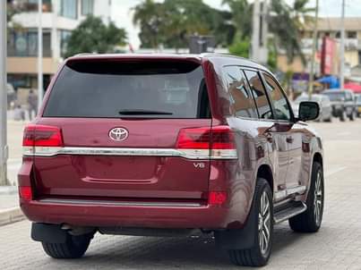 A picture of 2018 TOYOTA LANDCRUISER V8