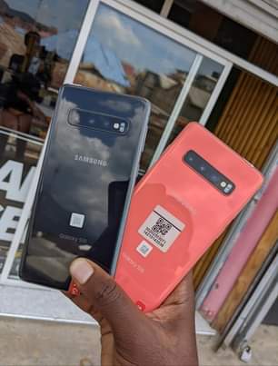 A picture of Samsung s10