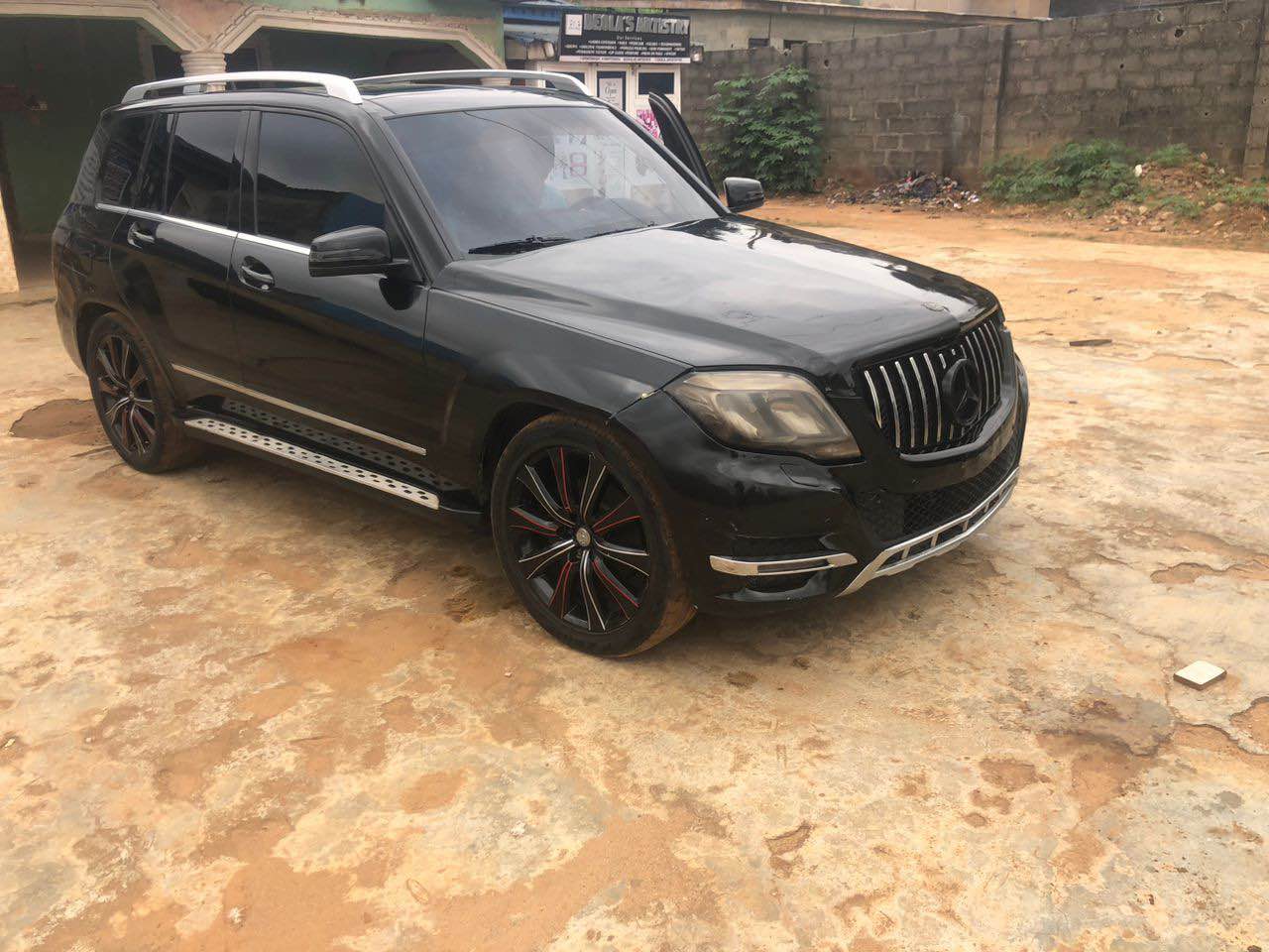 A picture of Mercedes Benz glk 350