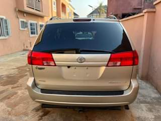 A picture of Neatly Used 2004 Toyota Sienna Le with one Power door