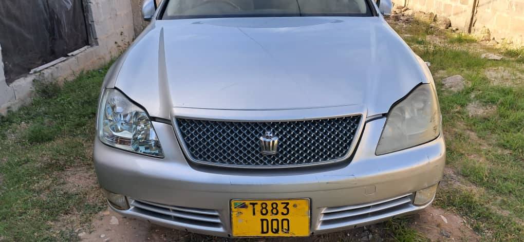 A picture of Toyota crown