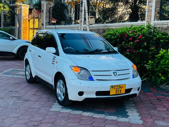 A picture of TOYOTA IST BE 13 8M 0757455444