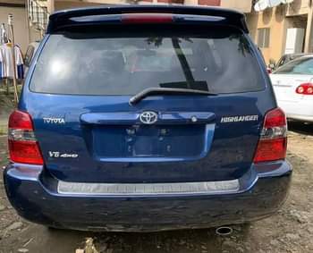 A picture of TOKUNBO Toyota Highlander YEAR MODEL 2005 TRANSMISSION Automatic CONDITION Buy