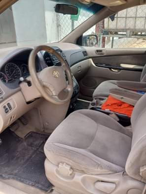 A picture of KB AUTOs for sale 2005 model Toyota Sienna with a