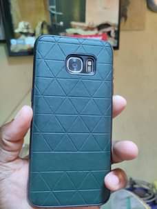 A picture of Samsung galaxy S7 for sale urgently