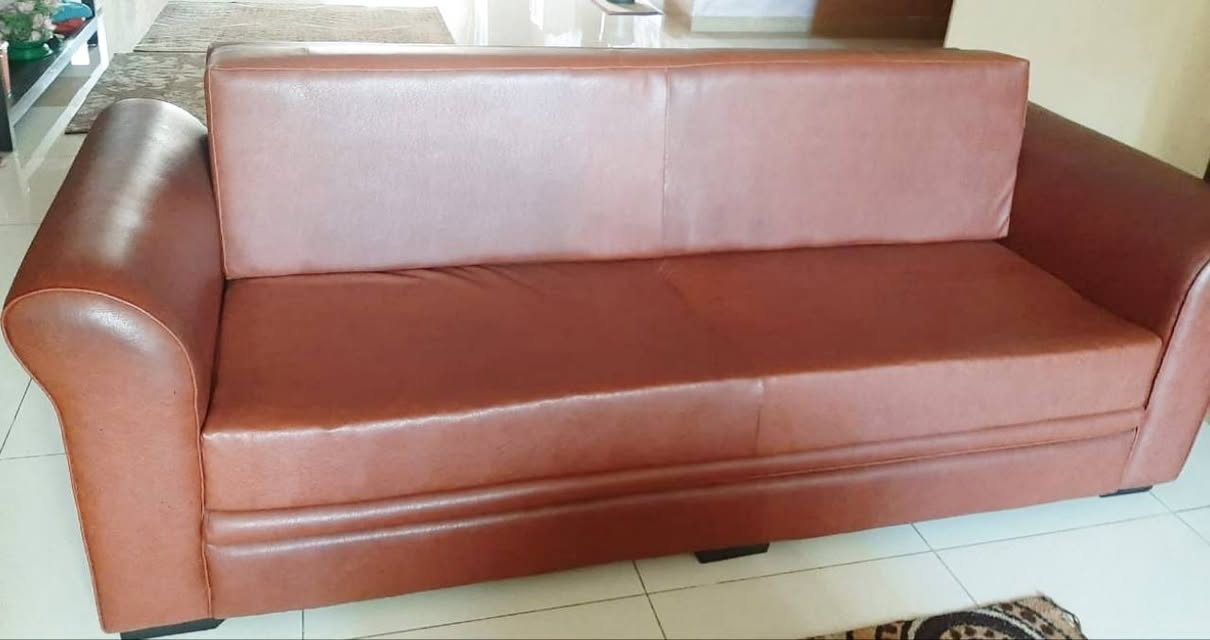 A picture of 7 seater sofa set