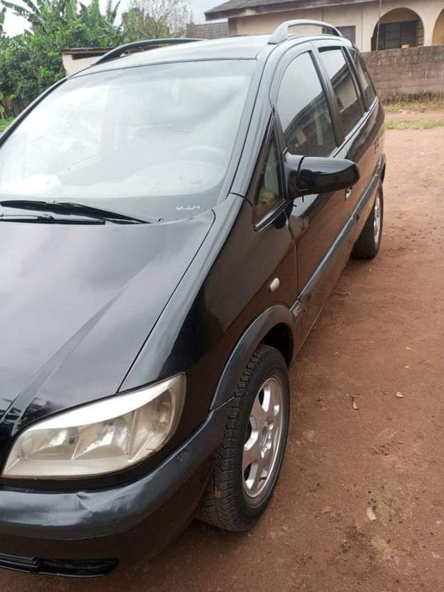 A picture of 2005 Opel zafira Zafira