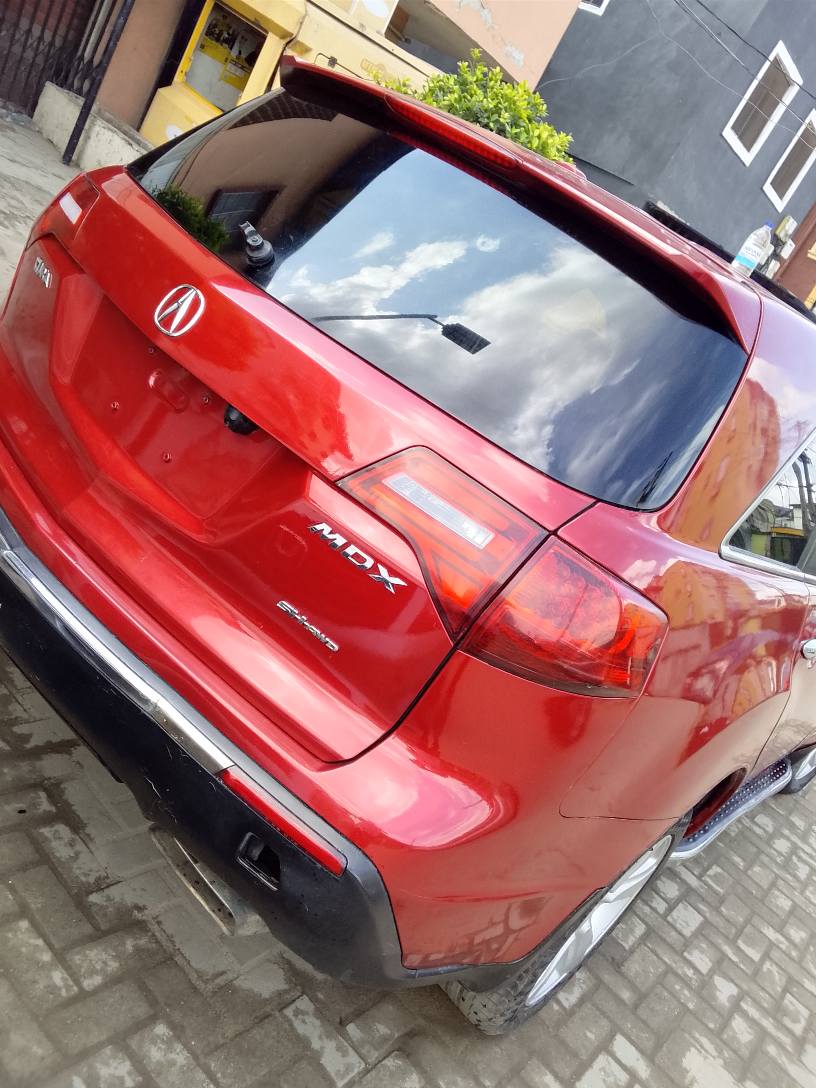 A picture of Accura MDX 2011