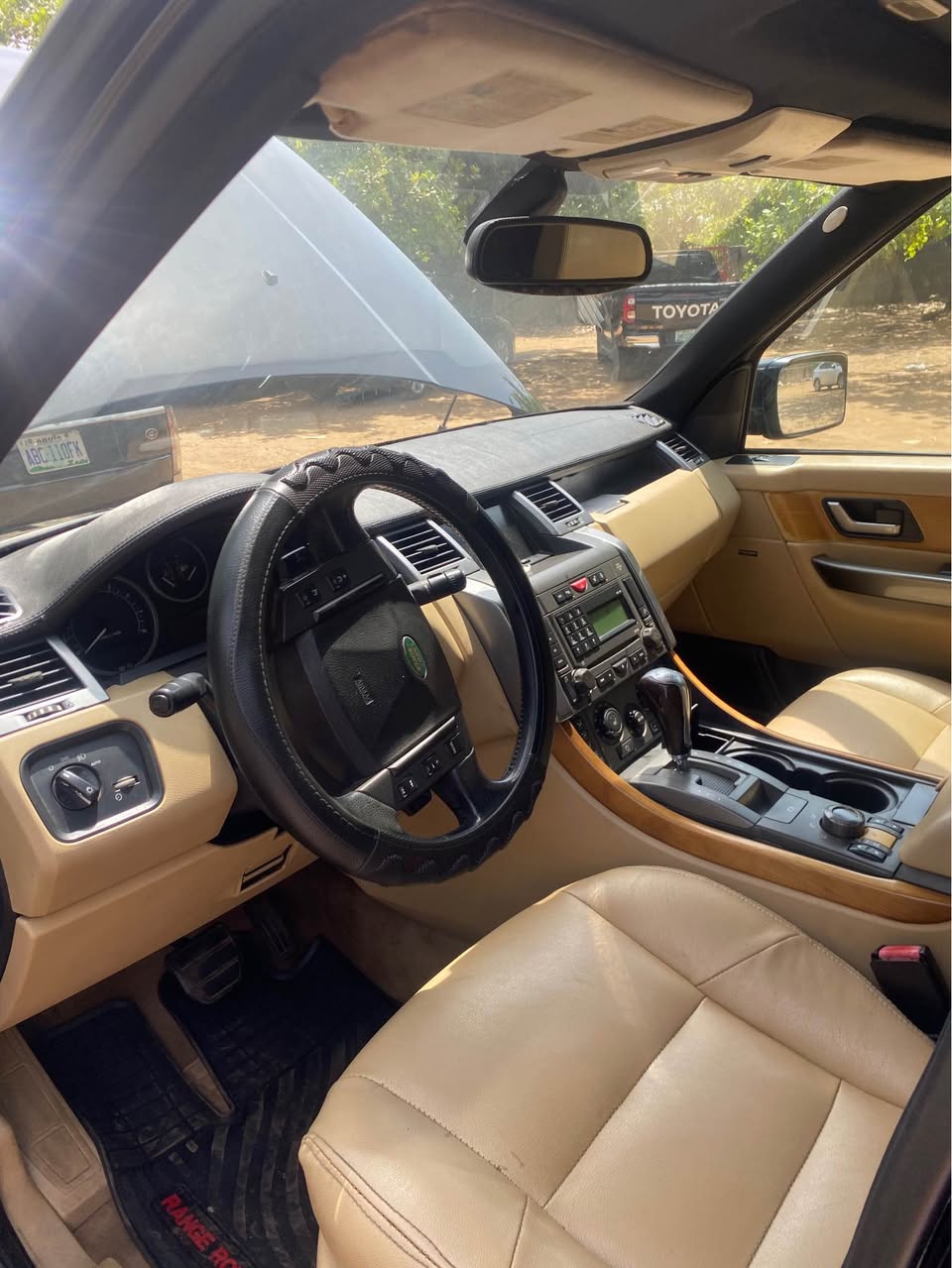 A picture of Super clean Used 2010 Range Rover Sport buy and drive