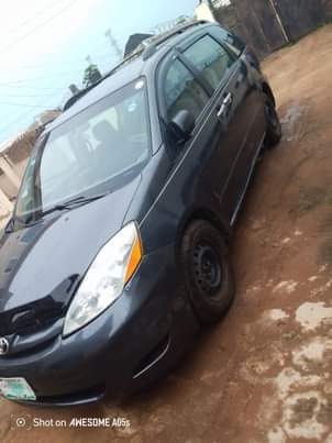A picture of Fastest Fingers Deal Clean Nigerian Used Grey Toyota Sienna 2007