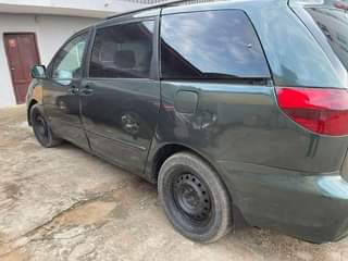 A picture of Clean 2005 sienna