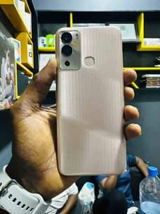A picture of Infinix hot 12i