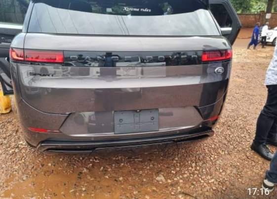 A picture of 2023 Range Rover 2023