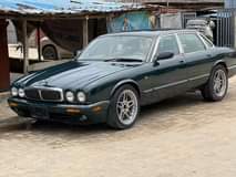 A picture of Super clean VINTAGE JAGUAR XJ 8 2001 For Sale 