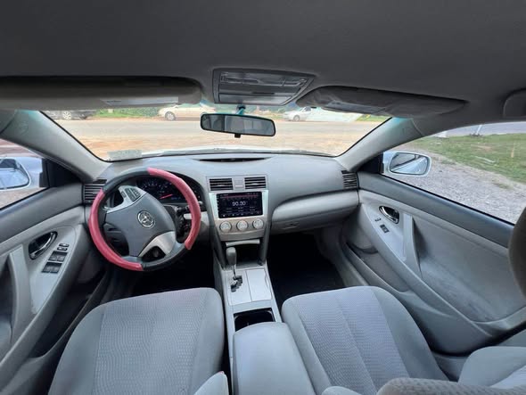 A picture of TOYOTA CAMRY 2010