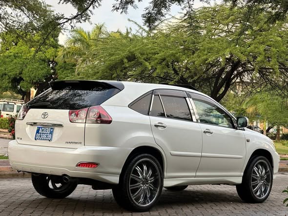 A picture of TOYOTA HARRIER KALIII