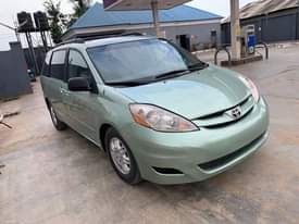 A picture of 2006 TOYOTA SIENNA