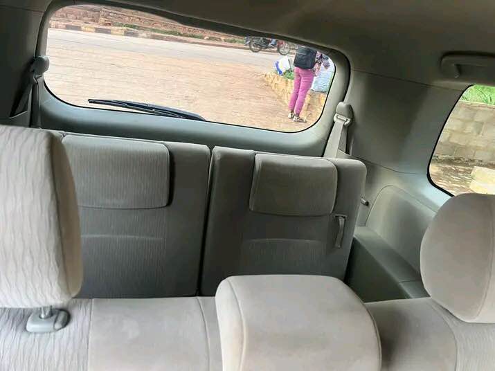 A picture of Toyota isis