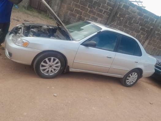 A picture of Toyota Corolla 02 model Baked on first body engine and