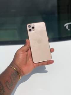 A picture of iPhone 11 Pro max gb 64 no face 570 000