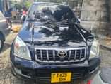 A picture of 2005 toyota prado