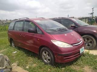 A picture of 2004 Toyota Previa