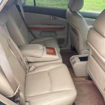 A picture of Lexus RX330