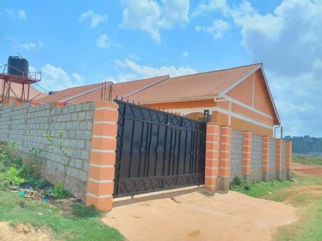 A picture of 6 rental units of double self contained rooms for sale