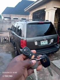 A picture of 2004 Honda pilot
