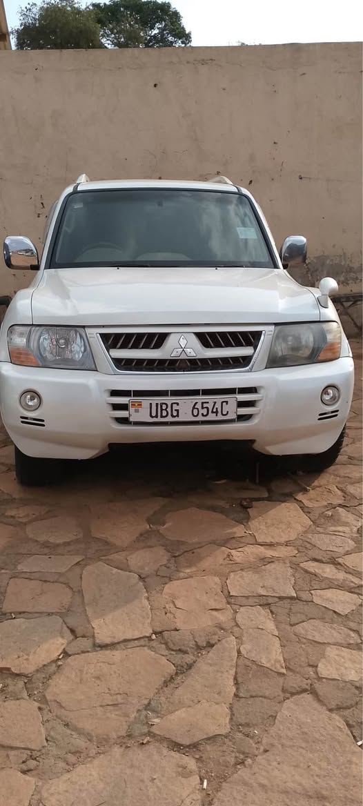 A picture of Mitsubish pajero 14m petro quick sale