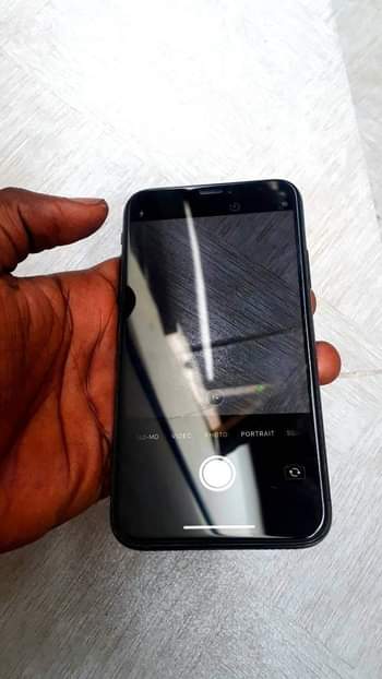 A picture of I phone X