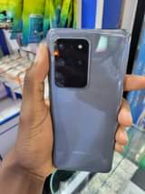A picture of S20 Ultra 5G at 750k Slight crack 