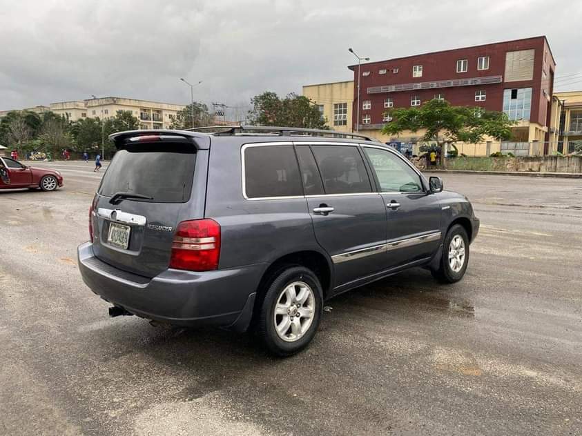 A picture of 2002 Toyota HIGHLANDER V6 Limited EDITION