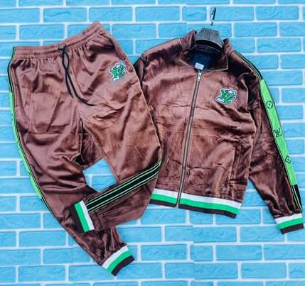 A picture of Tracksuit piga sim au WhatsApp 0678232171