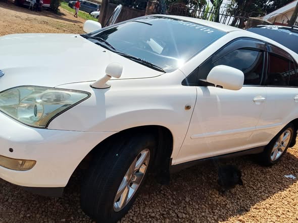 A picture of Toyota harrier 3 0cc