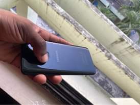 A picture of HAYA SASA SAMSUNG S9plain hiyo GB64 imenyookaa NIPE OFFER YAKO