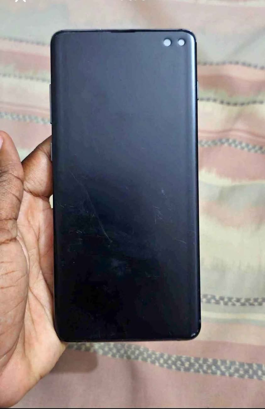 A picture of Samsung s10 plus