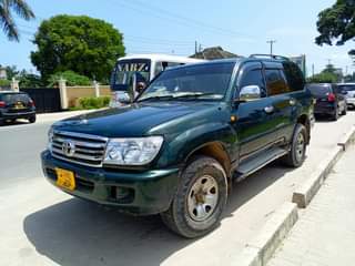 A picture of Land Cruiser VX Inauzwa Bei 17 8Milion Karibu SANA