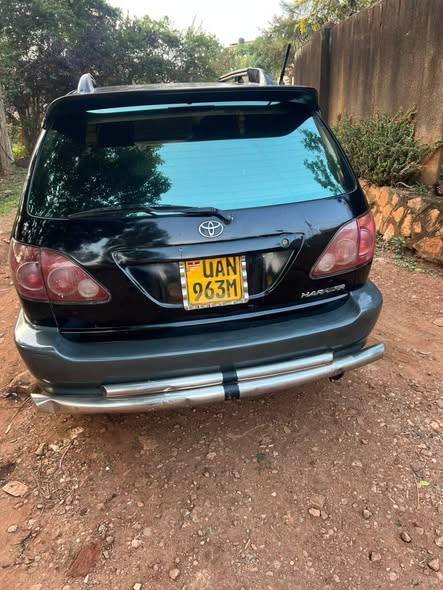 A picture of Toyota harrier 2 2cc 8m money needed